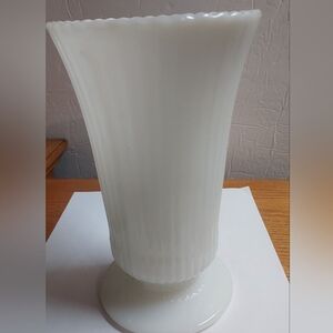 E O. BRODY Elegant White Fluted Vase USA Cleveland, Ohio Weddings Cottage Core